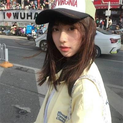 一个女王的少女时代 高清封面